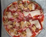 Foto del paso 4 de la receta: Pizza con jamón York, queso, champiñones y huevo