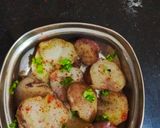 A picture of step 4 of Singhara fry.