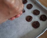 Foto langkah ke 4 dari resep Choco Button Cookies.