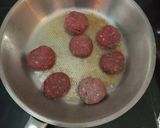 Foto langkah ke 5 dari resep Burger mini.