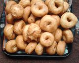 Foto langkah ke 6 dari resep Donat empuk dan simpel tanpa kentang.