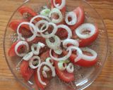 Foto del paso 3 de la receta: Ensalada de tomate y cebolla