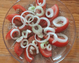 Foto del paso 3 de la receta: Ensalada de tomate y cebolla