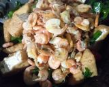Foto langkah ke 4 dari resep Tumis genjer tahu udang.