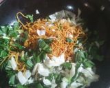Foto langkah ke 5 dari resep Mie goreng telor.