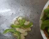 Gambar langkah 4 resipi Peria goreng sos tiram.