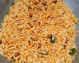 A picture of step 2 of Puffed rice masala.