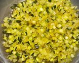 Foto del paso 2 de la receta Pasta con salsa de calabacín y tofu picante