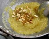 A picture of step 4 of Papaya halwa.