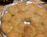 A picture of step 7 of Tear and share garlic bread.