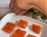 Foto langkah ke 1 dari resep Pan Fried Salmon with Creamy Garlic Sauce.