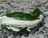 Foto del paso 2 de la receta Pimientos de padrón rellenos de crema de queso