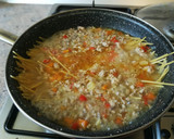 Foto del paso 4 de la receta: Espagueti con carne picada en la misma sartén