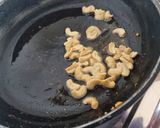 A picture of step 3 of Paneer cashew capsicum in curd based gravy.