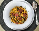 Foto del paso 7 de la receta: Garbanzos con habas y chorizo ahumado