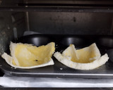 Foto langkah ke 2 dari resep Roti Sosis Telur Panggang.