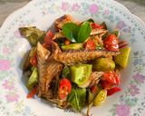 Foto langkah ke 6 dari resep Tumis Ikan Pindang.