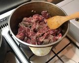 Foto del paso 3 de la receta: Carne a la cerveza y bolita de pan