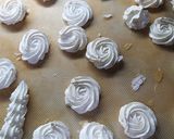 Foto del paso 2 de la receta: Merengues con dulce de leche