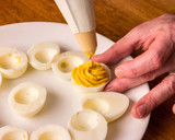 Klasszikus kaszinótojás recept fázis 6 fotója