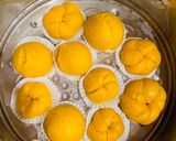 Hình bước làm 4 của món Bánh bao bí đỏ hấp không nhân