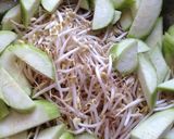 Hình bước làm 2 của món Giá đỗ xào mướp - thịt thăn