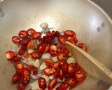 Foto langkah ke 3 dari resep Tumis Jamur Pedas.