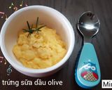 Hình bước làm 2 của món Cháo trứng sữa dầu olive