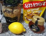 Foto del paso 1 de la receta: Salsa de yogurt natural con mostaza y miel para Lomo