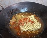 A picture of step 2 of Chilli paneer maggi.