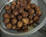 Foto langkah ke 2 dari resep Semur Bola Daging.