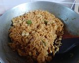 A picture of step 4 of Instant Noodles.