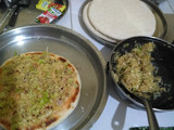 ચીઝ કોબી ઓનીયન પીઝા (Cheese Kobi Onion Pizza Recipe In Gujarati)