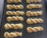 Foto langkah ke 7 dari resep Kkwabaegi (donat kepang Korea).