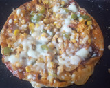 चीज़ कॉर्न रोटी पिज़्ज़ा (cheese corn roti pizza recipe in Hindi) रेसिपी चरण 4 फोटो