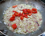 Foto del paso 6 de la receta: Espaguetis negros de sepia con langostinos