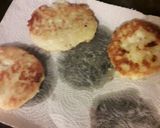Foto del paso 2 de la receta: Tortitas de papa sencillas y rápidas