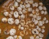 A picture of step 4 of Makhana Kaju Curry.