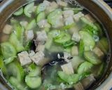 Foto langkah ke 5 dari resep Sayur bening timun tempe.