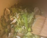 A picture of step 4 of Veggie noodle soup - vegan.