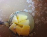 Hình bước làm 1 của món Canh khoai tây tôm thịt nấu nấm