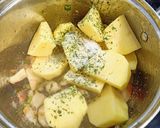 Foto del paso 3 de la receta: Patatas marineras con carabineros y setas shiitake