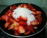 Foto langkah ke 2 dari resep Selai Strawberry.