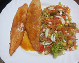 Foto del paso 4 de la receta: Gallo al aroma de Cookpad con ensalada
