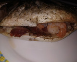 Foto del paso 3 de la receta: Dorada al horno rellena de jamón y langostinos