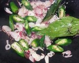 Foto langkah ke 2 dari resep Cumi Asin Cabe Ijo.