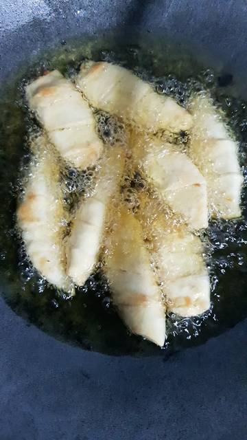 Langkah-langkah untuk membuat Cara bikin Molen pisang takaran sendokðŸŒðŸ¥