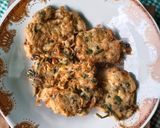Foto langkah ke 6 dari resep Dadar Ikan Teri Basah.