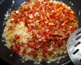 Foto del paso 3 de la receta: Empanada de atún, cebolla, pimiento y huevo