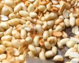Foto langkah ke 1 dari resep 🥜 Kue Kering Kacang Renyah, Wangi & Lumer.